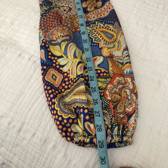 FASHION NOVA beautiful satin crop top in new condition. Rucking in back. Gorg xl - Picture 8 of 12